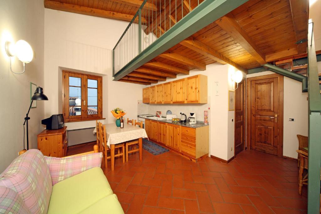Гостевой дом Agriturismo La Breda Сан-Феличе-дель-Бенако Экстерьер фото