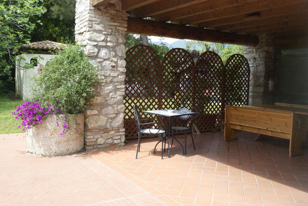 Гостевой дом Agriturismo La Breda Сан-Феличе-дель-Бенако Экстерьер фото