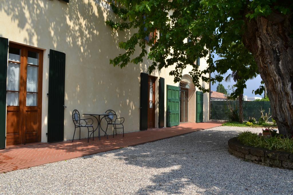 Гостевой дом Agriturismo La Breda Сан-Феличе-дель-Бенако Экстерьер фото